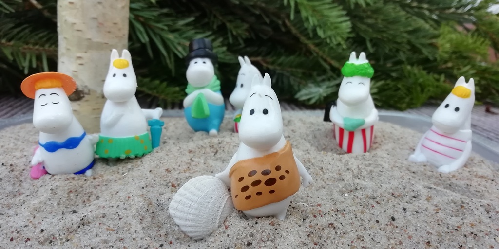 Moomins are waiting for the house