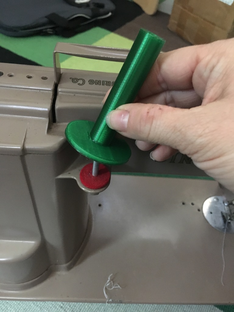 Spool adapter for sewing machine