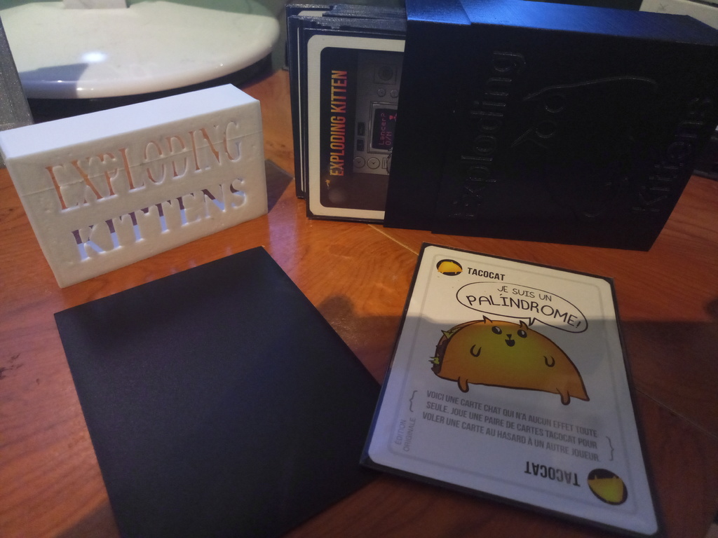 Exploding Kittens Card Box with protectcard