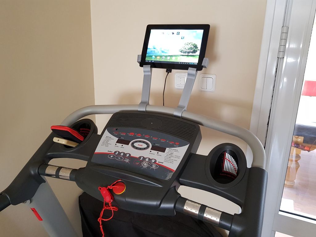 Treadmill stand for tablet