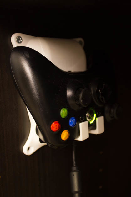 Xbox 360 wired controller holder
